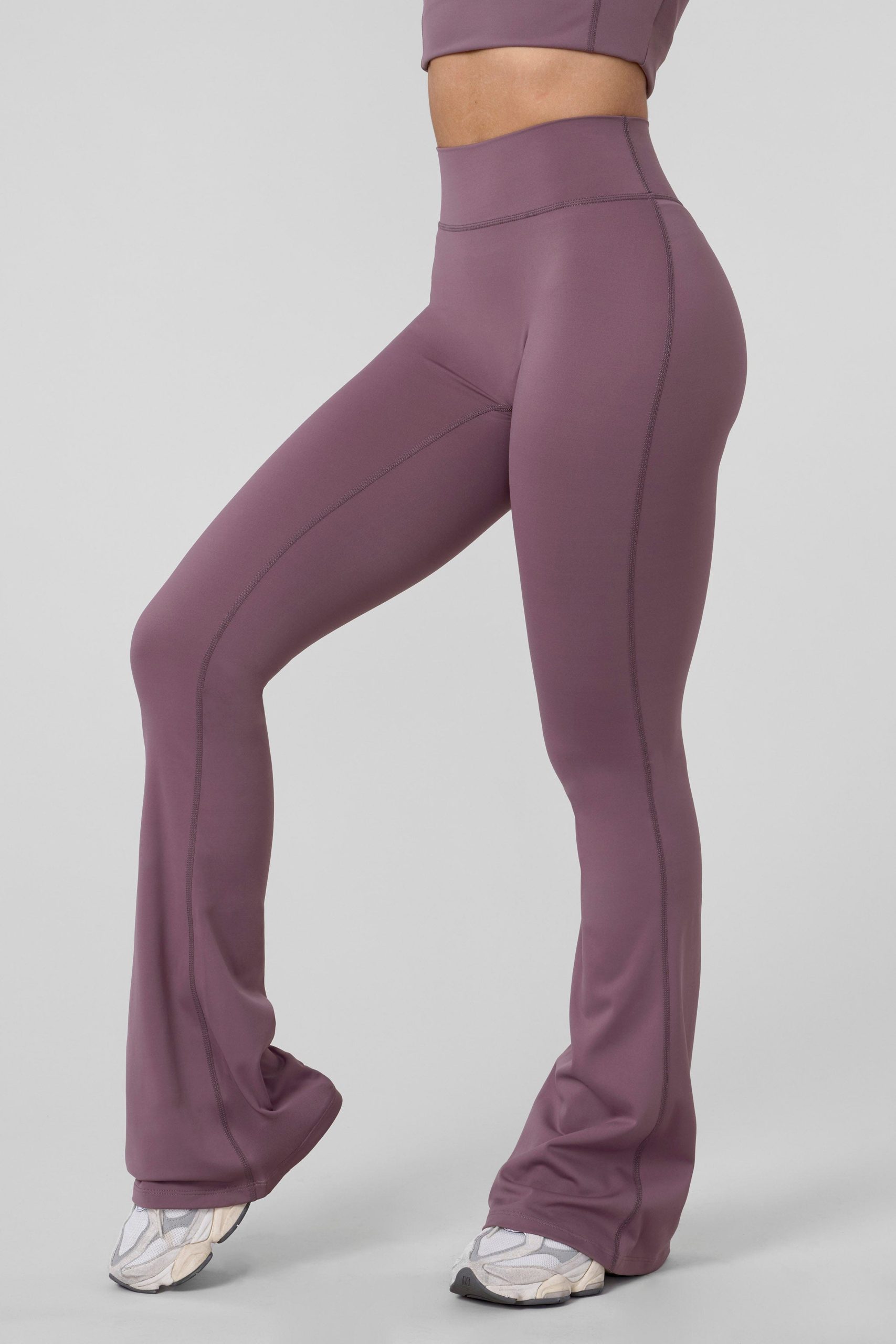 W227 - Curve Flare Leggings - Image 18